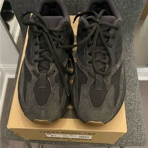 Gently used YEEZY BOOST 700 UTILITY BLACK 6.5
